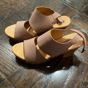 Korks size 8.5 wedge heel